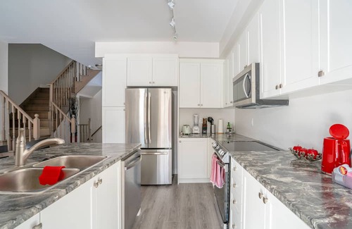 Orillia House | Modern ❤️family retreat❤️ close to all amenities