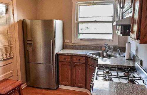 Oak Park Apartment | Clean & Cozy Oak Park Vintage 1BR: Tv NFL PASS