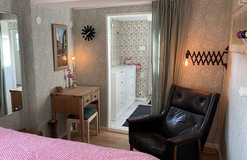 Enskede Apartment | Cosy basement flat in the heart of Tallkrogen - your perfect Stockholm oasis