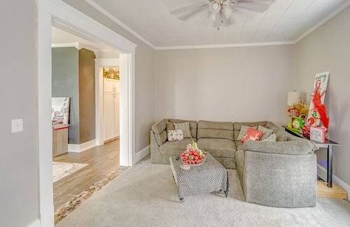 Decatur House | Tesla Charger!! Remodeled 5 bed! Sleeps 12.