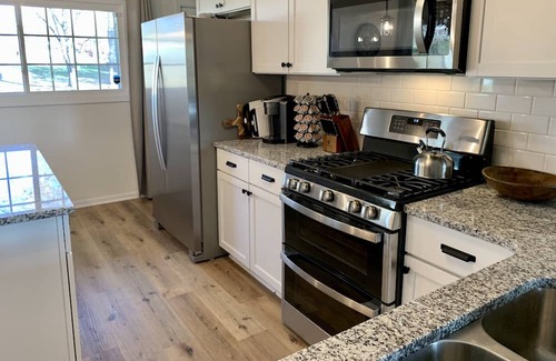 Centerville House | Updated home away from home in Centerville.