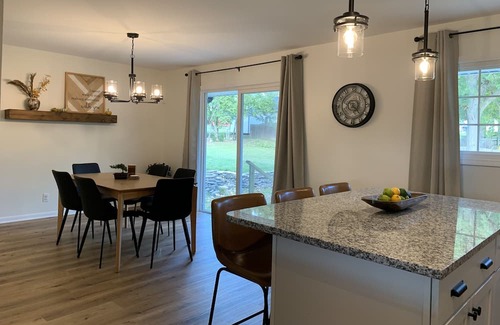Centerville House | Updated home away from home in Centerville.