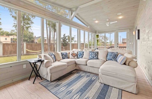 Lake Charles House | The Onyx Bungalow | 6 Bedrooms | 5 mins to Casino