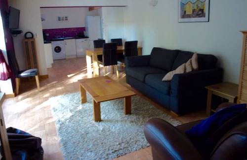 Norwich House | Holiday Barn with Lake views - 15 mins from Norwich city