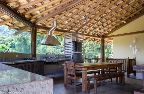 Ilhabela House | Fim de Ano 2023/2024: Próximo à Praia, e com Vista Panorâmica Para o Mar