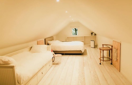 Aalter Ski Chalet | 'Hottub-view' onto the meadow, along the cycle highway/Canal Ghent-Bruges