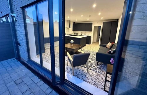 East Ham South House | Immaculate 4-Bed House near City Airport