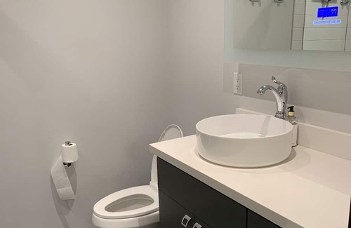 Makati House | Newly remodeled home furnished with gorgeous appliances and hard wood floor.