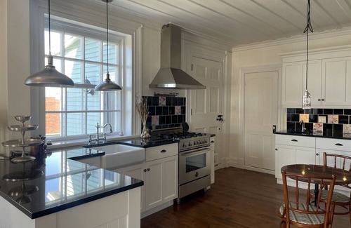 Kamouraska House | Magnifique Maison Ancestrale Situe au Coeur du Village de Kamouraska