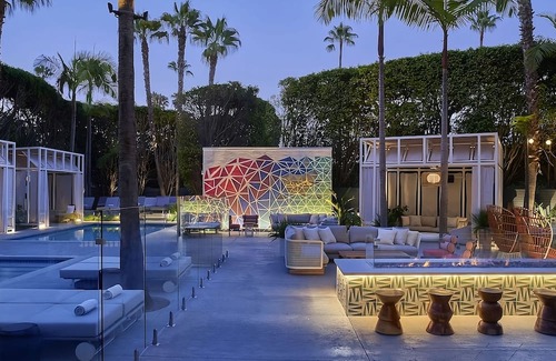 Downtown House | Indulge in Opulent Comfort! 4 Convenient Units, Pet-friendly, Outdoor Pool