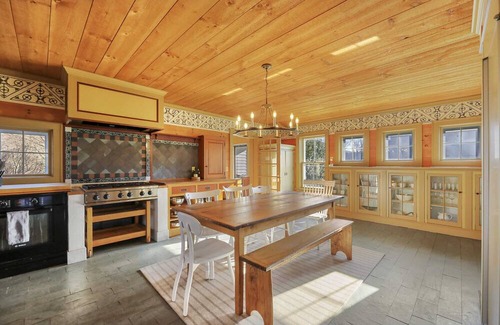 Williamstown House | Elegant Mountain View Retreat By Evergreen Home