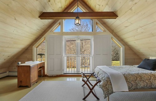 Williamstown House | Elegant Mountain View Retreat By Evergreen Home