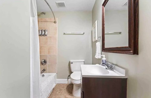 West End Apartment | Newly Renovated-In Historic West End-Sleeps 8