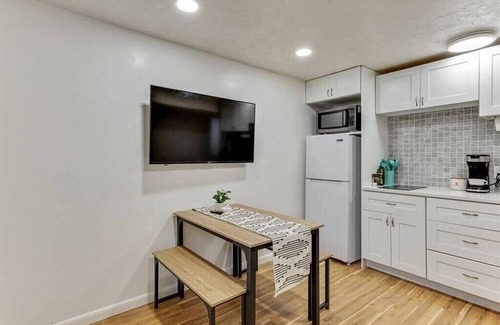 Sandy House | Canyon Cottage | Sandy | 2 bd 1 ba | Workspace