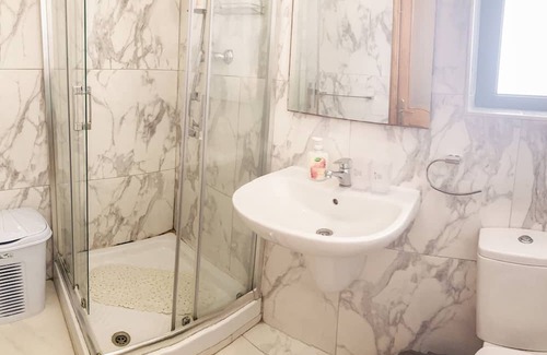 Pieta Apartment | XL Central Home, Close to Valletta and Sliema, King Size Bed