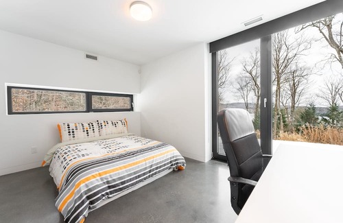 Eastman Ski Chalet | The Binocular | Waterfront | BBQ | Sun deck