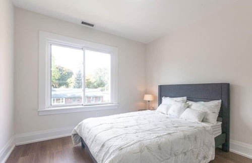 Clarkson House | Cozy,Fully Renovated Independent House Near Lake-4 bedrooms/2 baths-free parking