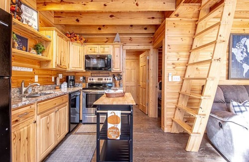 Newnata Cabin | Gorgeous Lakefront Cabin - Full Amenities