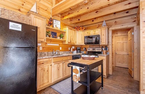 Newnata Cabin | Gorgeous Lakefront Cabin - Full Amenities