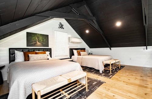 Newnata Cabin | Beautiful Lakefront Cabin