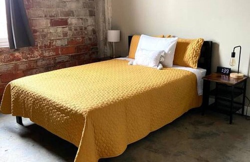 Downtown Apartment | Modern industrial 2 BR, 2 bath Downtown (#7)