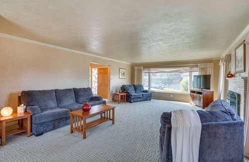 Castro Valley House | Castro Valley Home w/ Private Deck!