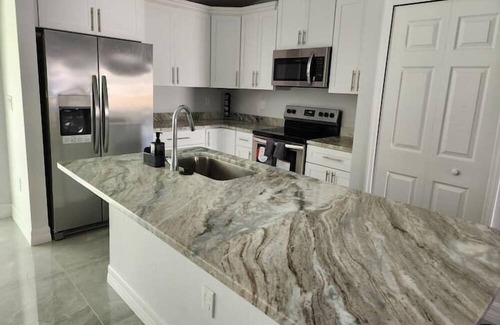 Harris Apartment | 3 Bedroom 747853 by Houzlet