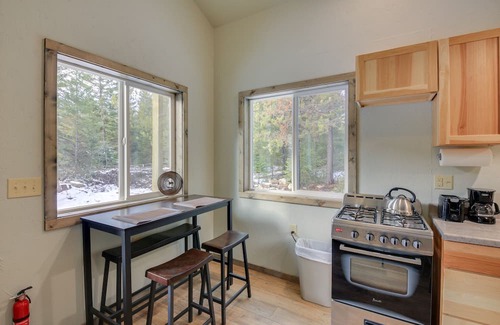 Libby Cabin | Horse-Friendly Libby Cabin Near Hiking + Skiing!