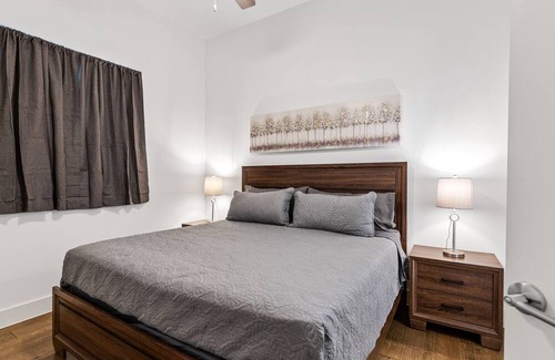 Cedars Apartment | Luxury Apartment - 1 King Bedroom 2 Full Bathrooms