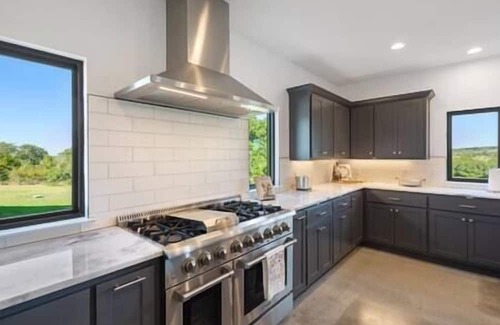 La Grange House | La Grange Modern Farmhouse, breathtaking views!