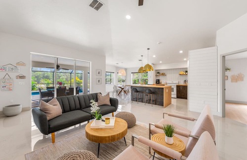Rotonda Lakes House | Contemporary Single-Family Home Located in Rotonda Lakes.20min to Boca Grande!