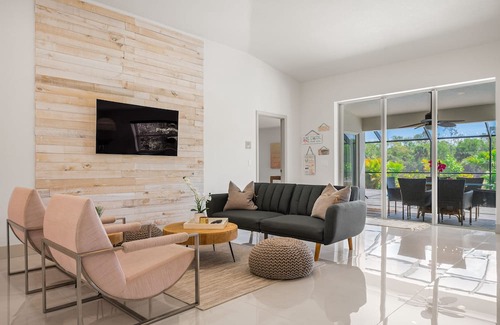 Rotonda Lakes House | Contemporary Single-Family Home Located in Rotonda Lakes.20min to Boca Grande!