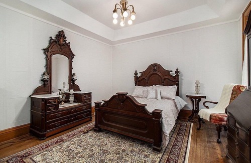 Manistee Bed & Breakfast | The Chandelier Bed & Breakfast