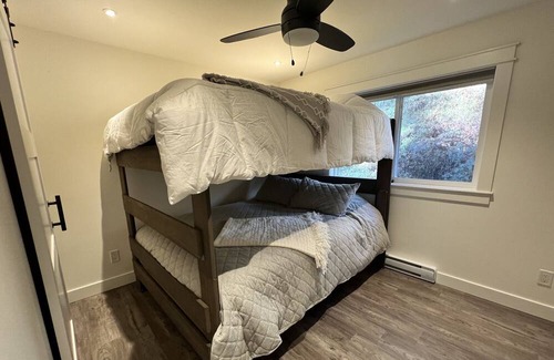 Shawnigan Lake House | Shawnigan house with lake access