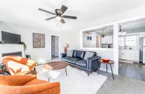 Greensboro House | Greensboro Retreat with Hot Tub, Work Space, and Pet Friendly!