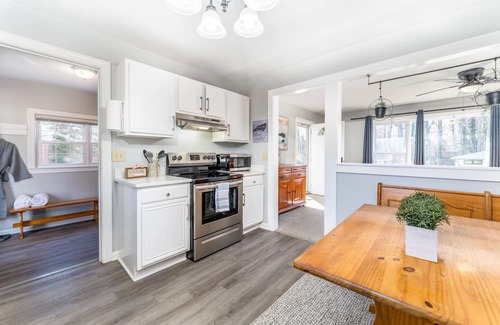 Greensboro House | Greensboro Retreat with Hot Tub, Work Space, and Pet Friendly!