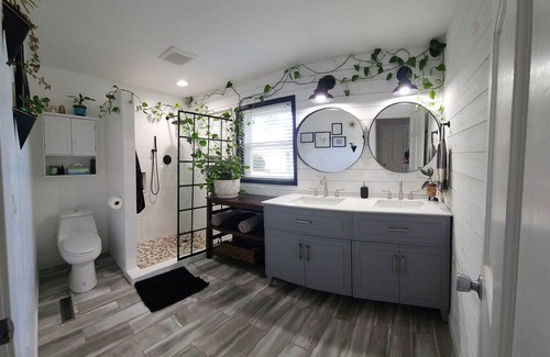 Neenah House | Your EAA Home for the Week