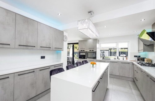Emerson Park House | Wych Elm Road by MT Property