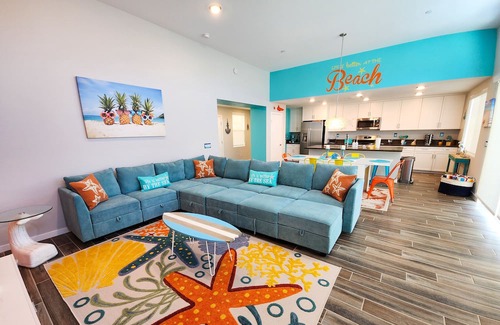 Desert Hot Springs House | Desert Beach Hut: Pool, Spa, Games, Mountain Views