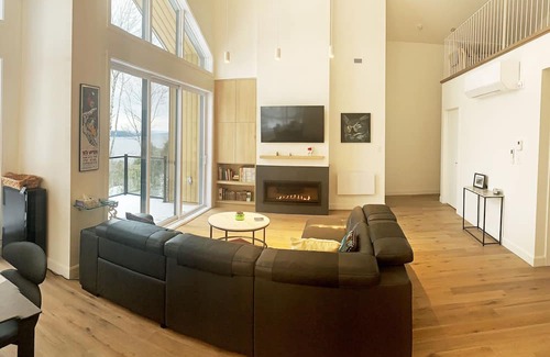 Owl's Head Ski Resort Condo | Ski-In/Ski-Out. Owl's Head New Penthouse - View on Mountain & Lake