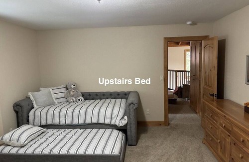 Chester House | Luxury Lake Front Home... West Lake Almanor: Dock, Kayaks, Big Lawn, FUN FOR ALL