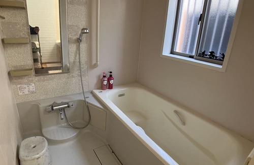 Narashino House | Near Tokyo DiesneyLand, Beach and Makuhari. Big House 4 BedRooms for 18 Guests