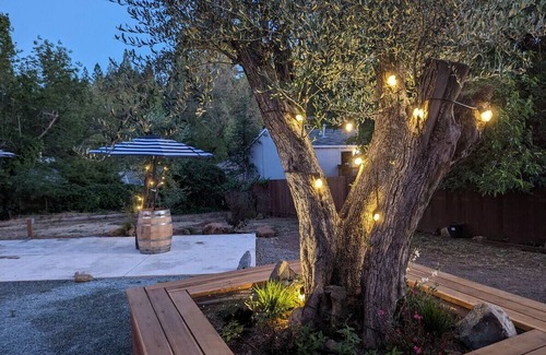 Placerville Apartment | #3 Ore Room Harper Inn · Restored 1940 Motel Full Kitchen w/ Free Bikes