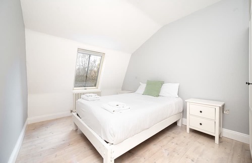 Camberwell Green Apartment | Chic 2BR London home where comfort meets style