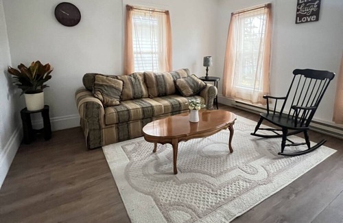Warren Apartment | Spacious 2 bedroom apartment