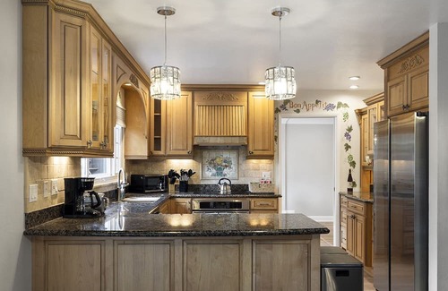 Park Pacifica House | Serene Oasis w/Hot Tub Pool Table, Arcade Games and Infrared Sauna 25 Min to SF!