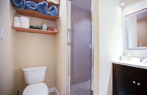 Sorrento Shores Apartment | Captains suite with swimming pool