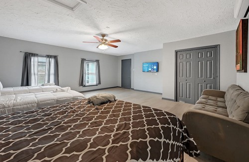 League City House | New Listing/NASA/ 4br 2ba 2000sq Sleeps10, Pet Friendly,Monthly discounts