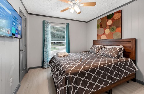League City House | New Listing/NASA/ 4br 2ba 2000sq Sleeps10, Pet Friendly,Monthly discounts