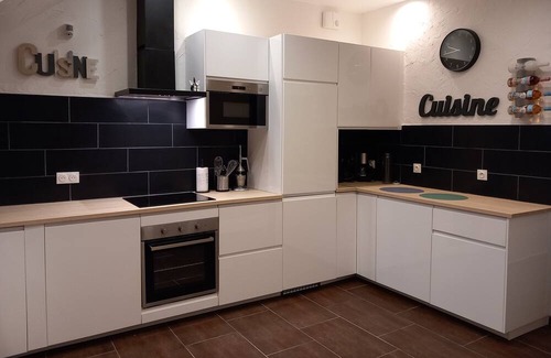 Courlaoux House | L'anthracite Gîte-chambres, Entre Ville et Campagne,en Famille ou Entre Amis